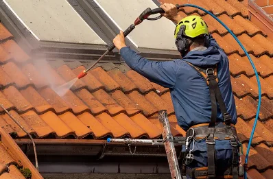 Démoussage et hydrofuge de toiture à Epiniac